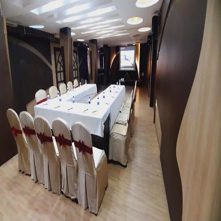 Navaratna Delight Coimbatore Exteriör bild