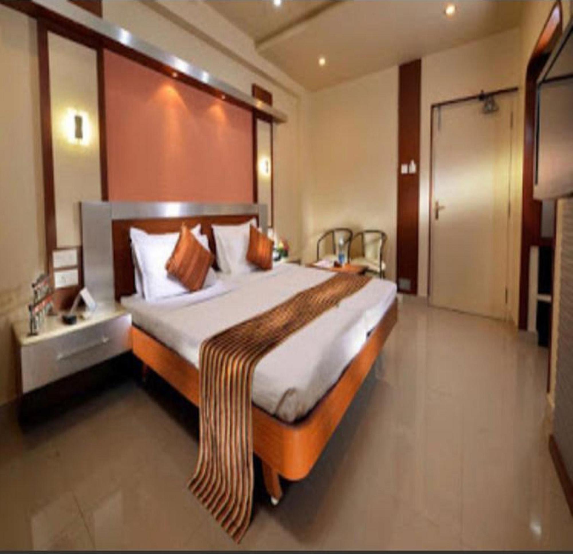 Navaratna Delight Coimbatore Exteriör bild
