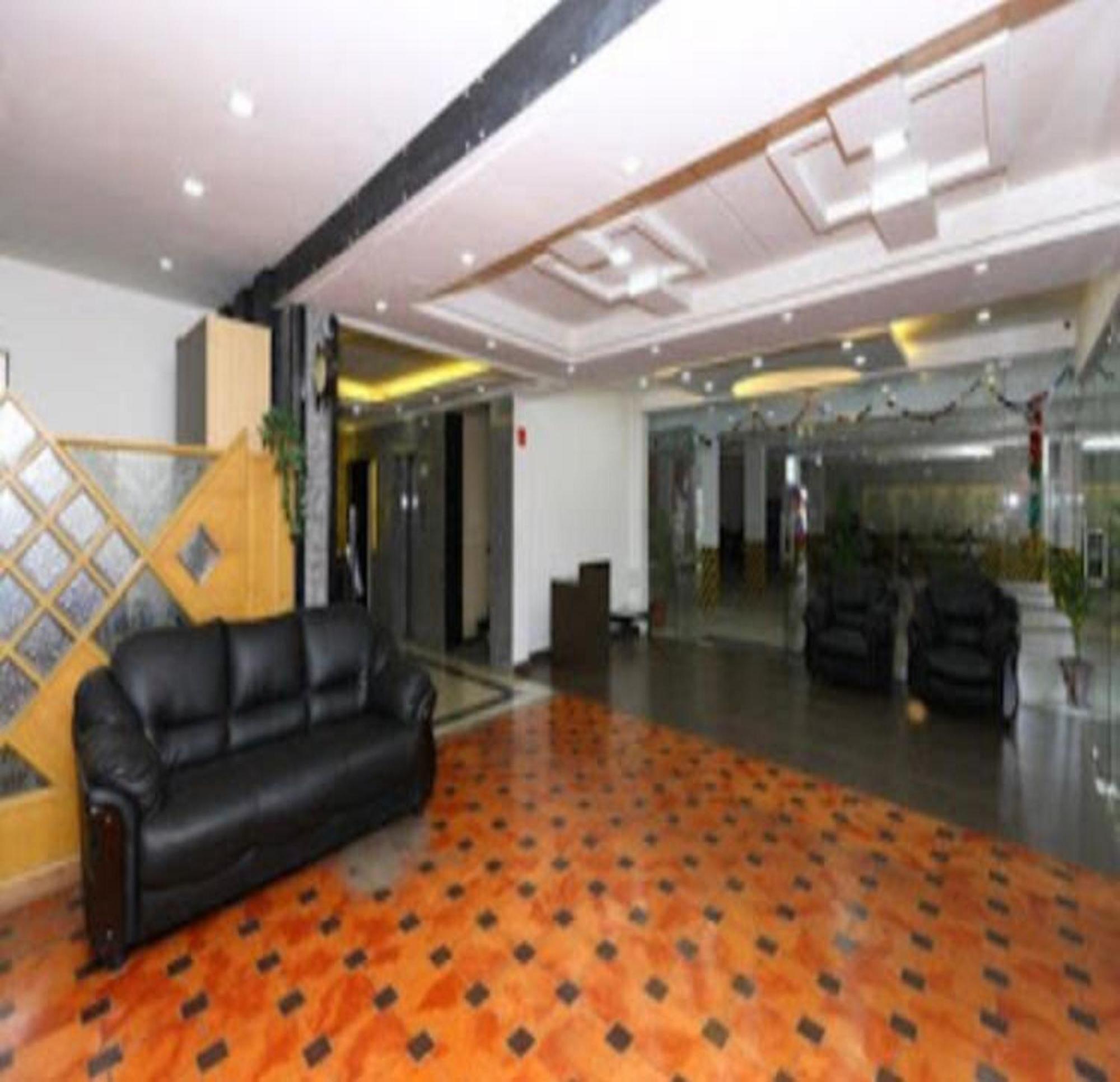 Navaratna Delight Coimbatore Exteriör bild