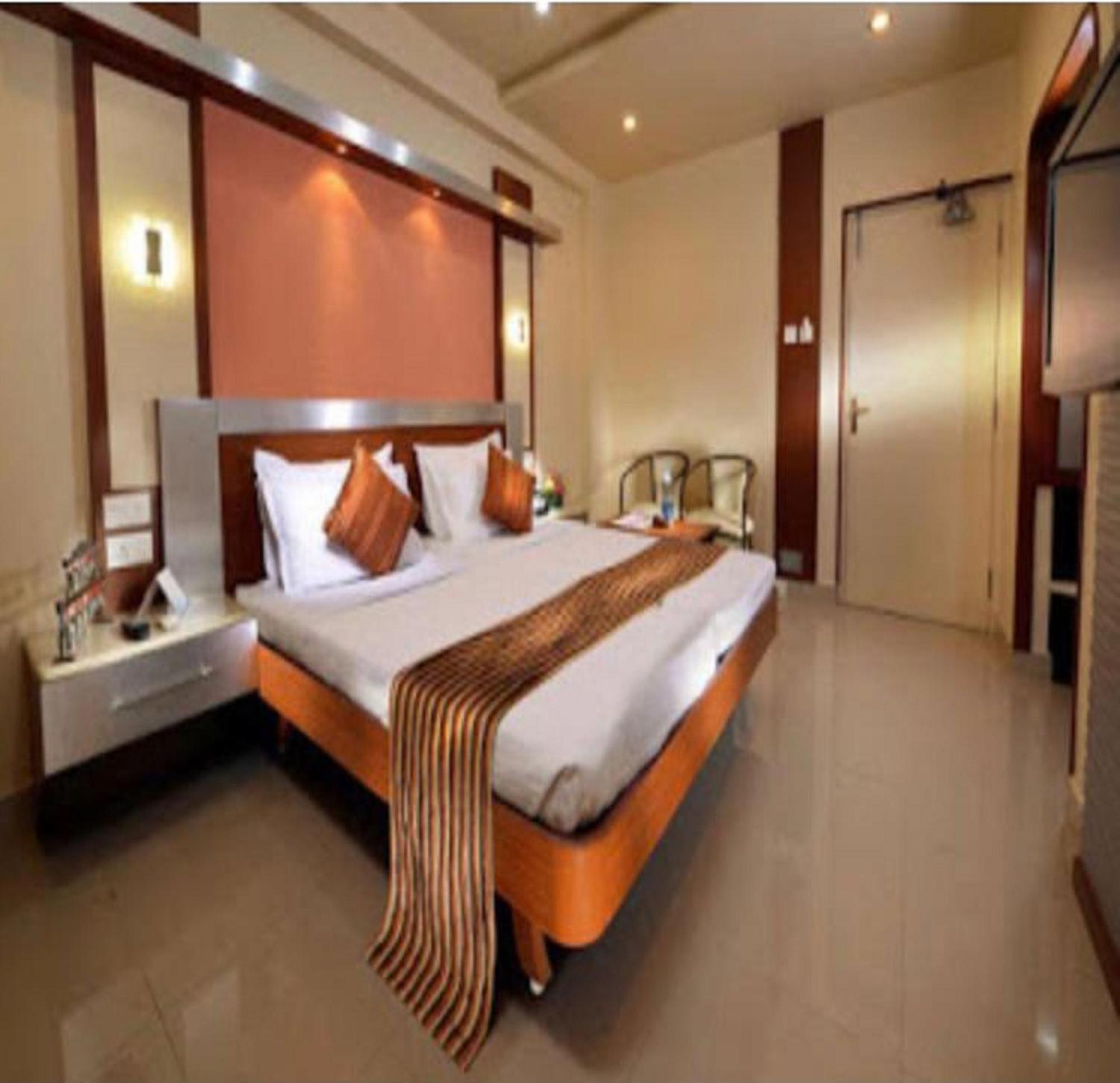 Navaratna Delight Coimbatore Exteriör bild